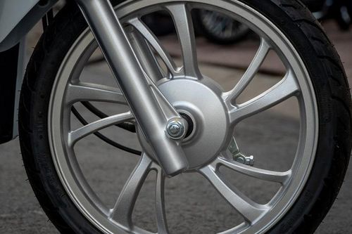 Trải nghiệm xe ga giá 24 triệu đồng động cơ 50cc thiết kế trẻ trung, cốp rộng, siêu tiết kiệm xăng