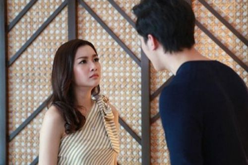 Chồng ngoại tình 4 năm, có con riêng nhưng vẫn đưa vợ 100 triệu mỗi tháng: Tôi có nên ly hôn?