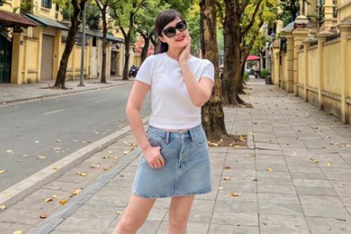 Vẻ ngoài gây chú ý của 'Táo bà' Vân Dung ở tuổi 51