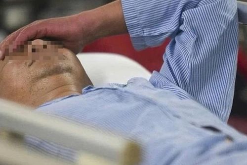 Đang trên bàn nhậu, người đàn ông bất ngờ gục xuống rồi ngưng tim