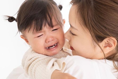 Giải mã nguyên nhân bé hay quấy khóc đêm sau khi bú sữa