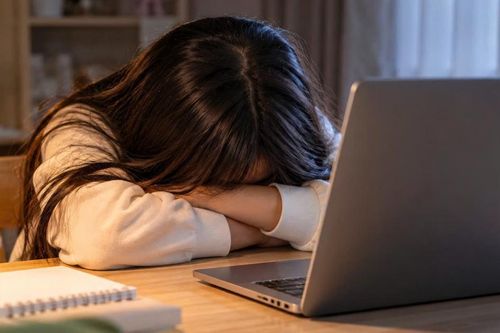 Đằng sau những lời 'tâm sự' của trẻ trên mạng xã hội: Cạm bẫy nào đang chờ?