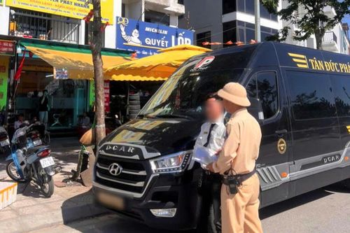 Hà Nội: Xử lý xe hợp đồng, xe trung chuyển vi phạm quanh Bến xe Nước Ngầm
