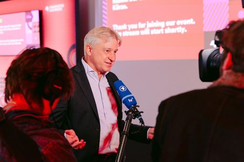 Giám đốc Hội sách Frankfurt kêu gọi quản lý AI