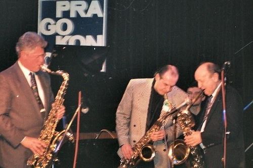Cựu Tổng thống Mỹ Bill Clinton tái hiện màn chơi saxophone kinh điển