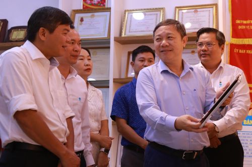 Ban Tuyên giáo Thành ủy TP.HCM thăm NXB Trẻ, NXB Tổng hợp TP.HCM