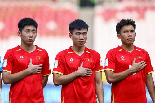 Tuyển Việt Nam chật vật giữ hạng trên BXH FIFA