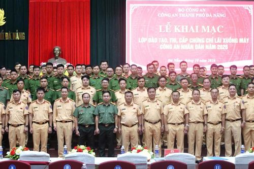 Công an TP Đà Nẵng Khai mạc lớp đào tạo lái xuồng máy cho 150 cán bộ, chiến sĩ