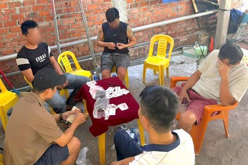 'Con bạc' sát phạt tại quán cà-phê