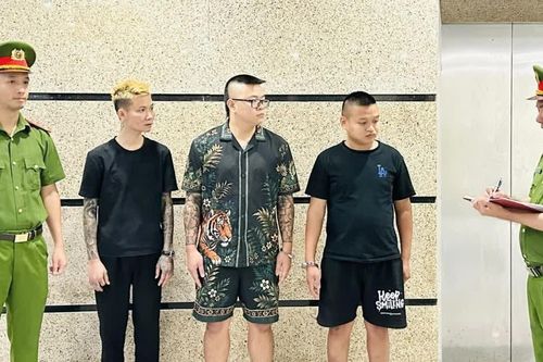 Nữ nhân viên quán karaoke chưa đủ 16 tuổi bị ép 'gánh nợ' 70 triệu đồng