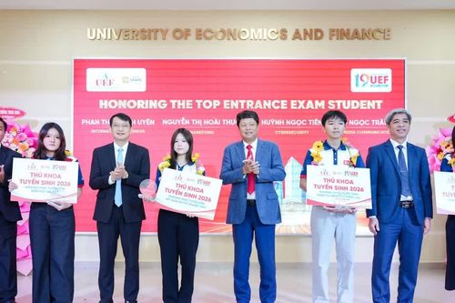 Những suất học bổng chắp cánh ước mơ giảng đường cho tân sinh viên