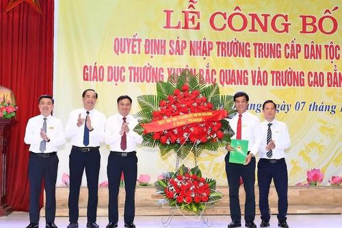 Sáp nhập Trường Trung cấp DTNT - GDTX Bắc Quang vào Trường Cao đẳng Tuyên Quang
