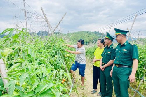 Đồn Biên phòng Tùng Vài đồng hành cùng phụ nữ biên cương