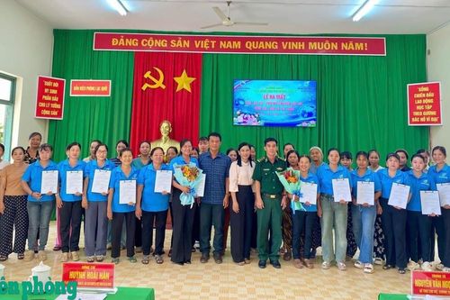 Ra mắt Câu lạc bộ 'Phụ nữ chuyển đổi số' tại xã biên giới Ba Chúc