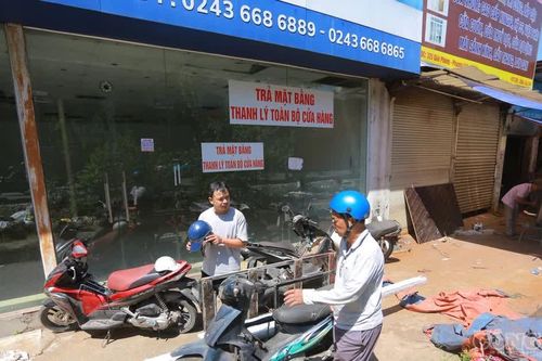 Hàng loạt cửa hàng treo biển chuyển địa điểm, trả mặt bằng cho trục Quốc lộ 1A qua Hà Nội