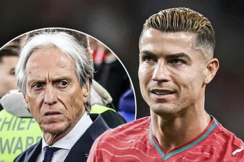 Ronaldo tiết lộ mâu thuẫn với HLV đội tuyển Bồ Đào Nha