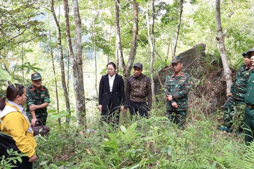 Khảo sát, xác minh thông tin hai phần mộ liệt sĩ tại xã Trà Lĩnh và xã Lũng Nặm