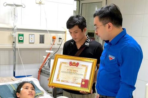 Cô giáo dũng cảm được đặc cách trao Giải thưởng Thanh niên sống đẹp