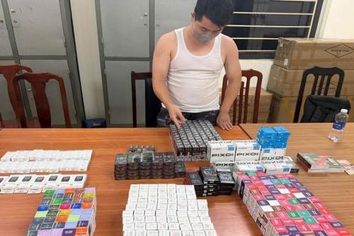 Bắt giữ các đối tượng buôn bán lượng lớn hàng cấm là thuốc lá điện tử