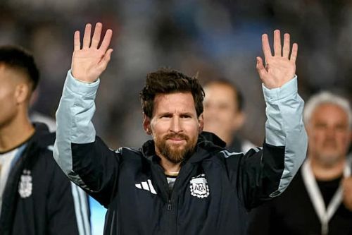 Messi nghẹn ngào chia tay đồng đội, CĐV tuyển Argentina