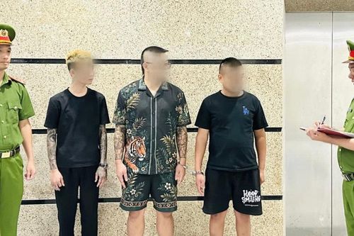 Triệt phá đường dây mua bán, giam giữ nữ nhân viên dưới 16 tuổi