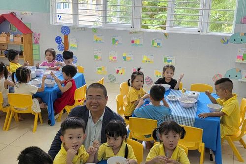 Siết an toàn thực phẩm từ bếp ăn đến bàn ăn học sinh