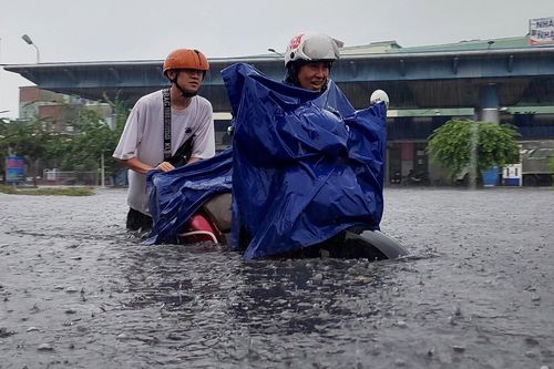 Dự báo thời tiết 7/10/2026: Huế - Đà Nẵng mưa lớn 'như trút nước'
