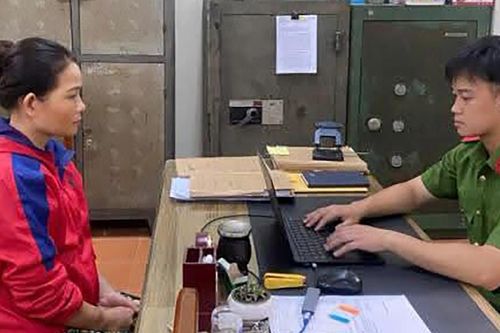Người phụ nữ ép con trai 12 tuổi của người tình uống thuốc diệt chuột
