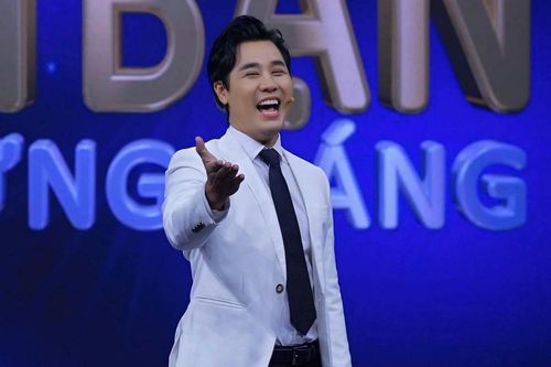 MC Nguyên Khang dẫn 'Vì bạn xứng đáng' thay MC Quyền Linh