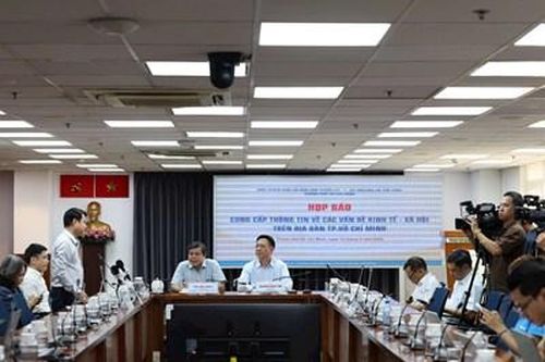 TP Hồ Chí Minh siết kỷ luật phát ngôn, không để báo chí chờ thông tin