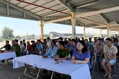 Chi đoàn VKSND khu vực 2, TP Đà Nẵng tuyên truyền pháp luật cho ngư dân, tiểu thương