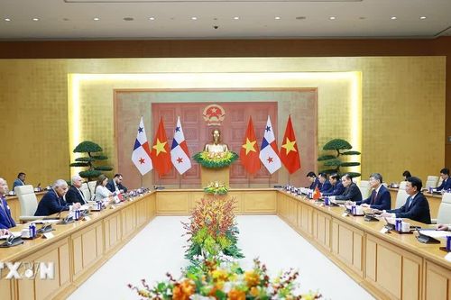 Thủ tướng Lê Minh Hưng hội kiến Tổng thống Panama José Raúl Mulino