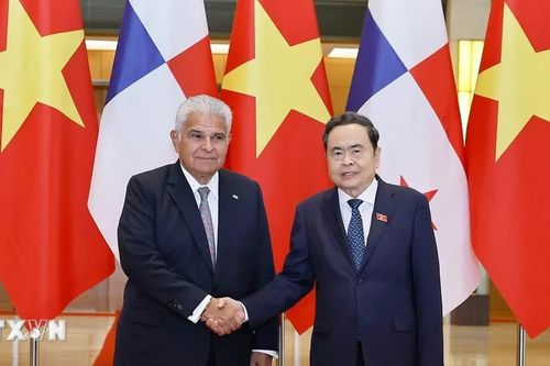 Chủ tịch Quốc hội Trần Thanh Mẫn hội kiến Tổng thống Panama