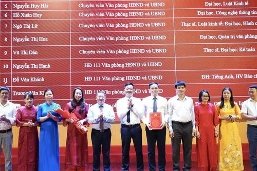 Số lượng, cơ cấu Ủy viên UBND cấp xã được xác định như thế nào?