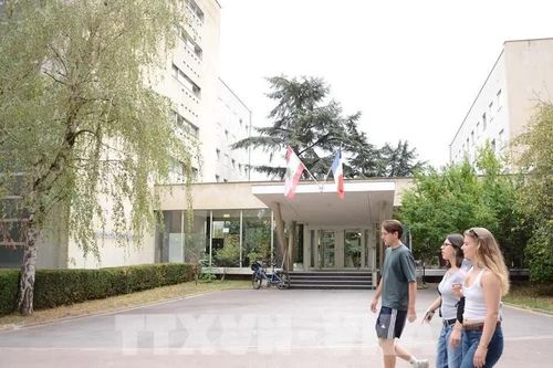 Pháp: Đơn giản hóa thủ tục cư trú cho sinh viên quốc tế