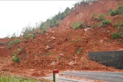 Đề phòng lũ quét, sạt lở đất trong đêm và rạng sáng ở khu vực từ Huế đến Quảng Ngãi