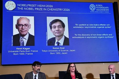 Nobel Hóa học 2026 vinh danh lời giải cho bí ẩn “phân tử ảnh gương” tồn tại hơn một thế kỷ