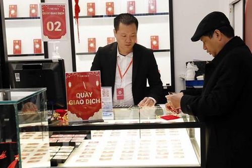 Giá vàng tăng khi đồng USD và lợi suất trái phiếu chính phủ Mỹ đồng loạt giảm