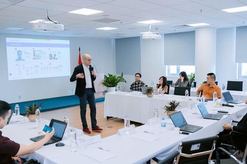 Khi AI có thể làm việc, sinh viên kinh doanh cần học gì?