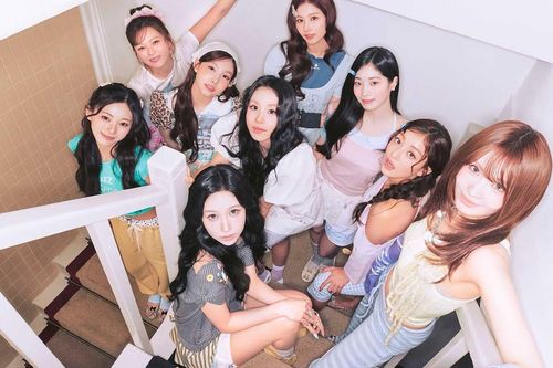Hụt hẫng với sự kiện kỷ niệm 11 năm của TWICE