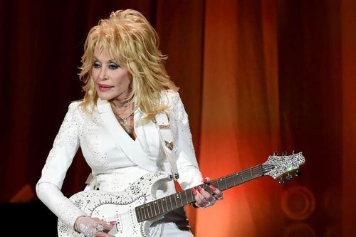 Cháu trai Dolly Parton bị cáo buộc có lời lẽ thô tục