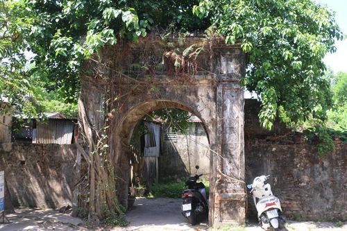 Hơn 40 năm 'sống đợi' trong khu di tích lăng vua chờ giải tỏa