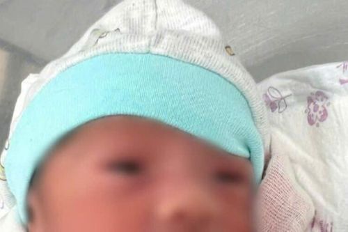TP.HCM: Phát hiện bé gái sơ sinh bị bỏ rơi bên cạnh thùng rác