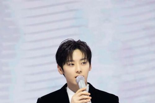 Hwang Min Hyun trở lại với đĩa đơn đầy cảm xúc