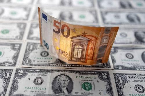 Đồng euro giảm xuống đáy 17 tháng: Dấu hiệu khủng hoảng tài chính đến gần?