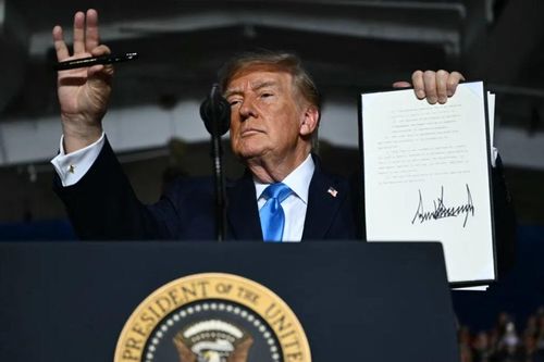 Tổng thống Trump nới quy định về dầu diesel để giảm chi phí nhiên liệu
