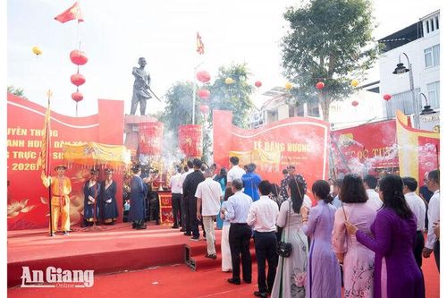Dâng hương tưởng niệm Anh hùng dân tộc Nguyễn Trung Trực tại Rạch Giá