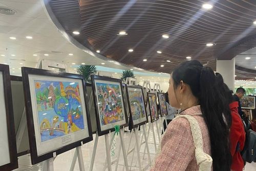 Thi và triển lãm tranh thiếu nhi với chủ đề 'Quê hương trong mắt em'
