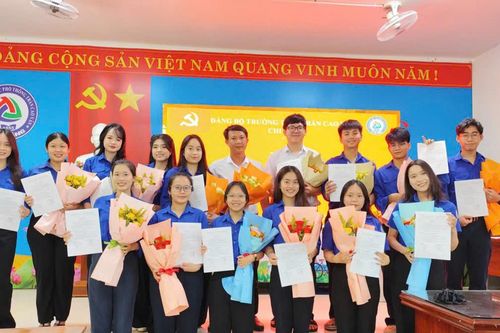 Nuôi dưỡng khát vọng đứng vào hàng ngũ của Đảng từ ghế nhà trường