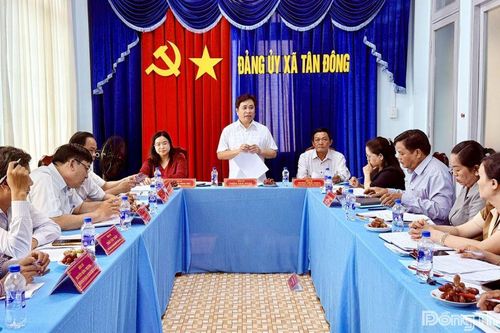 Đồng chí Trần Văn Dũng dự Hội nghị góp ý báo cáo kết quả giám sát Đảng ủy xã Tân Đông